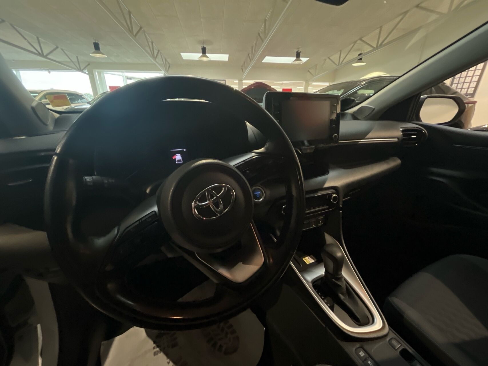 Hvid Toyota Yaris fra 2020