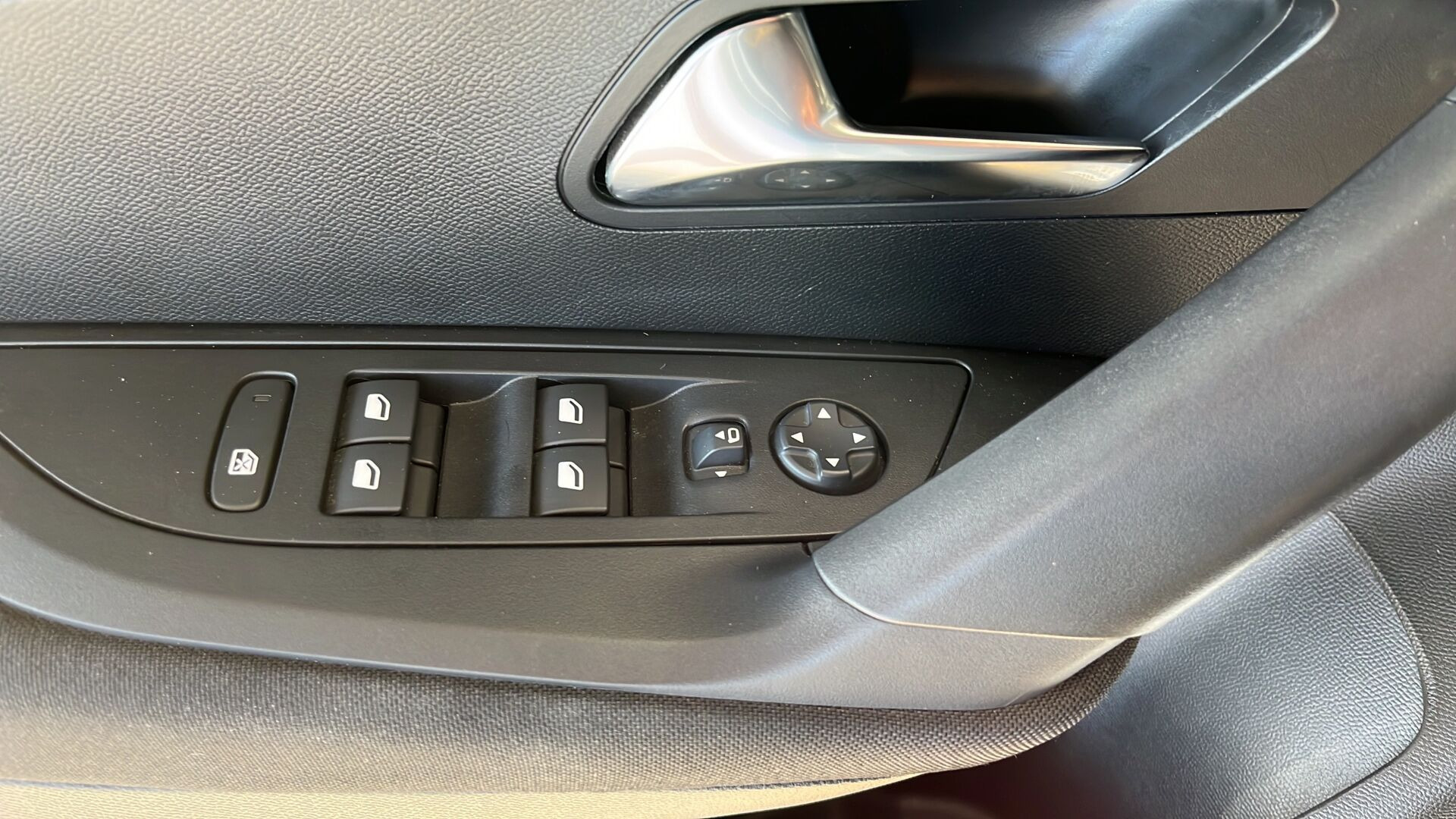 Hvid Peugeot 2008 fra 2024