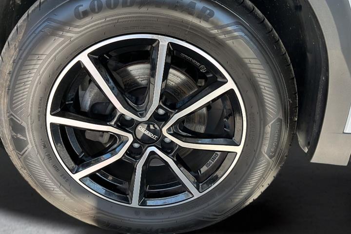Hvid Peugeot 2008 fra 2024