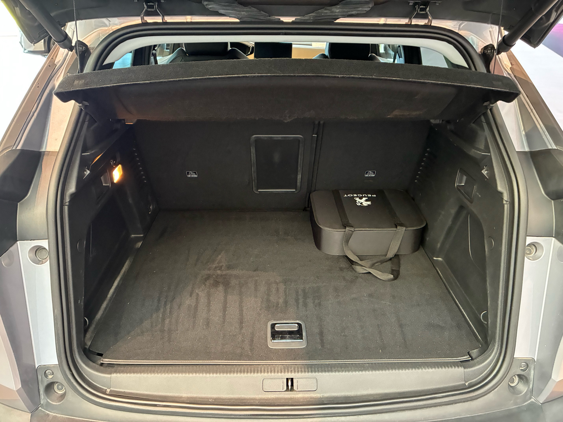 Sølv Peugeot 3008 fra 2021