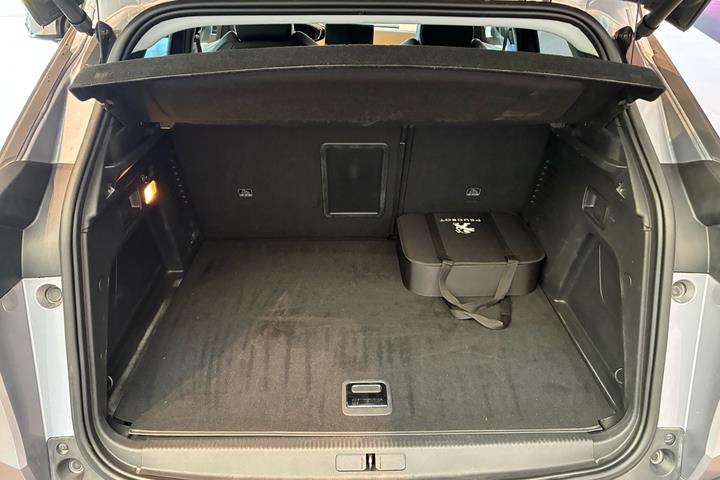 Sølv Peugeot 3008 fra 2021