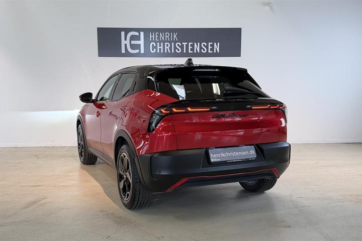Rød Alfa Romeo Junior fra 2025