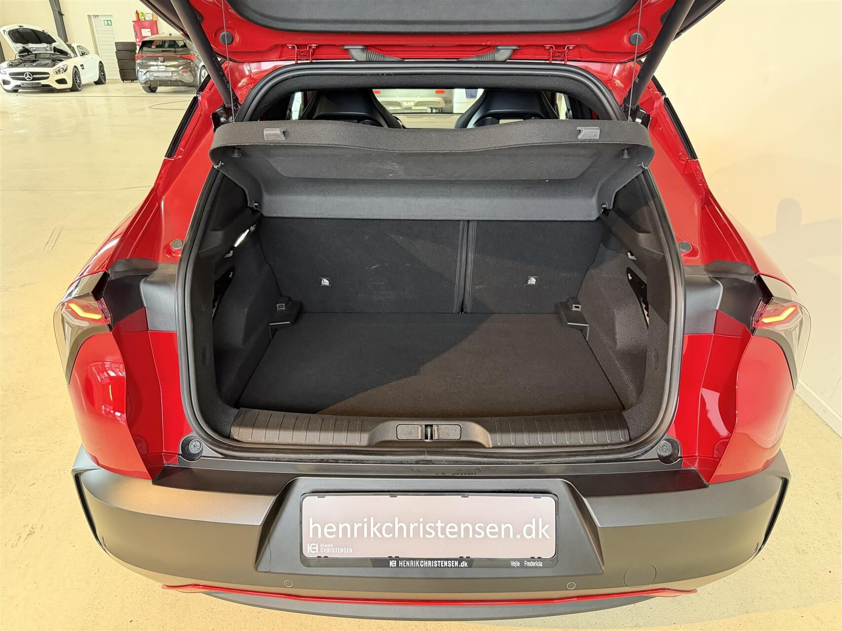 Rød Alfa Romeo Junior fra 2025