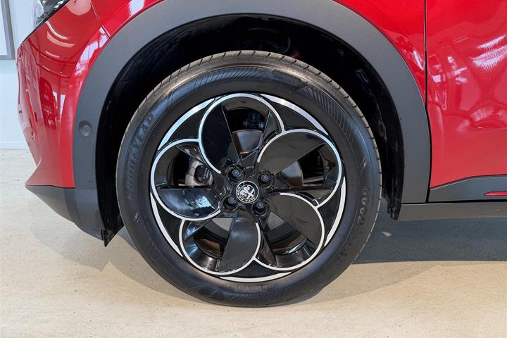 Rød Alfa Romeo Junior fra 2025