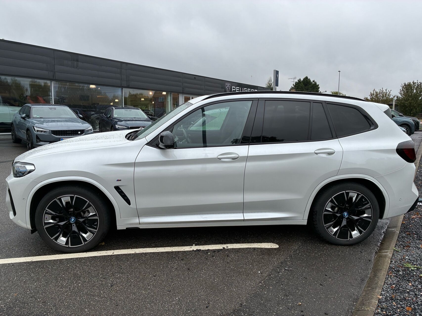 Hvid BMW iX3 fra 2023