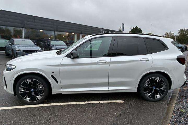 Hvid BMW iX3 fra 2023