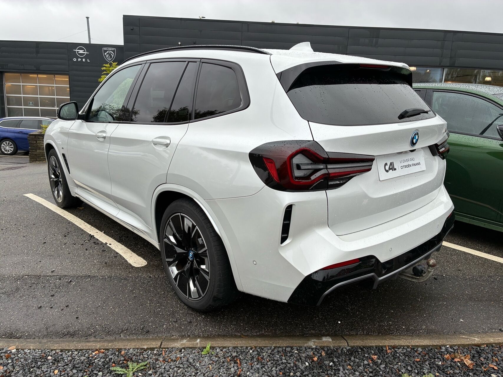Hvid BMW iX3 fra 2023