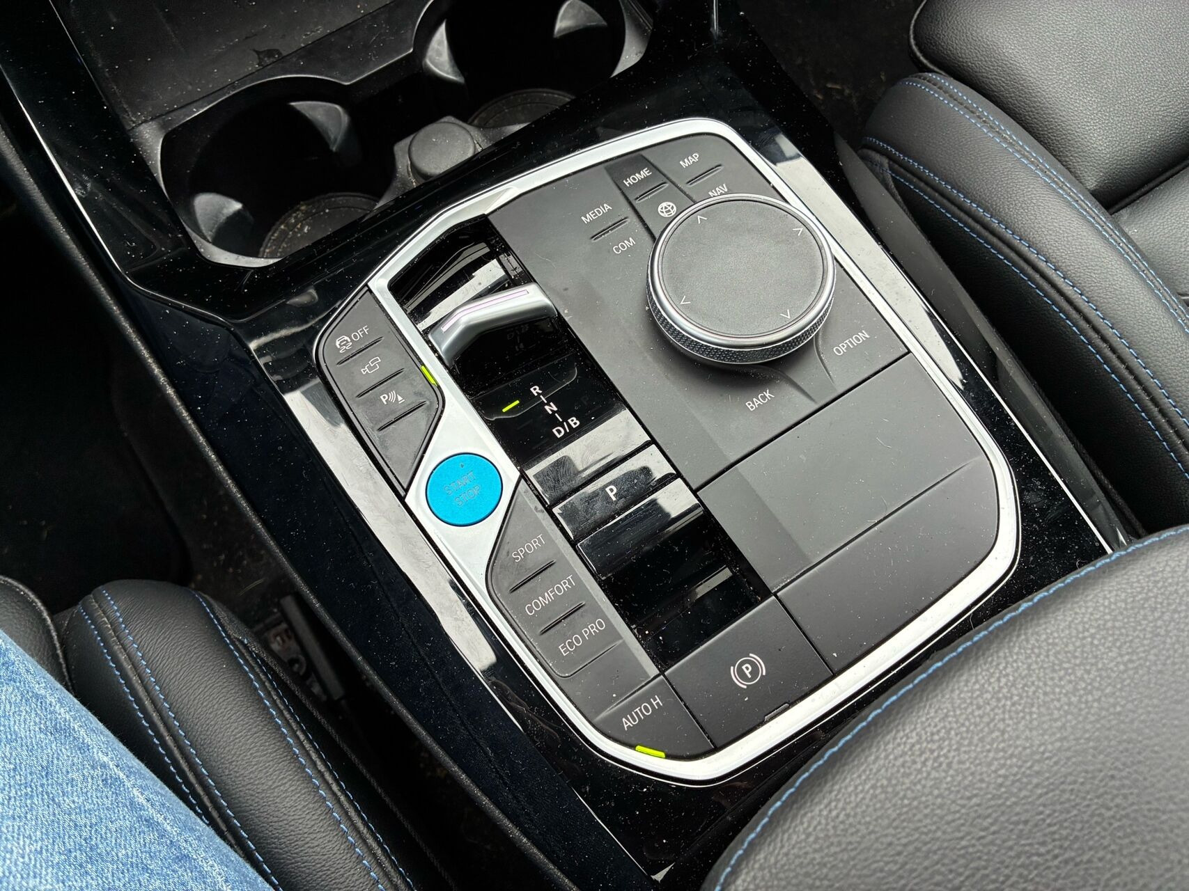 Hvid BMW iX3 fra 2023