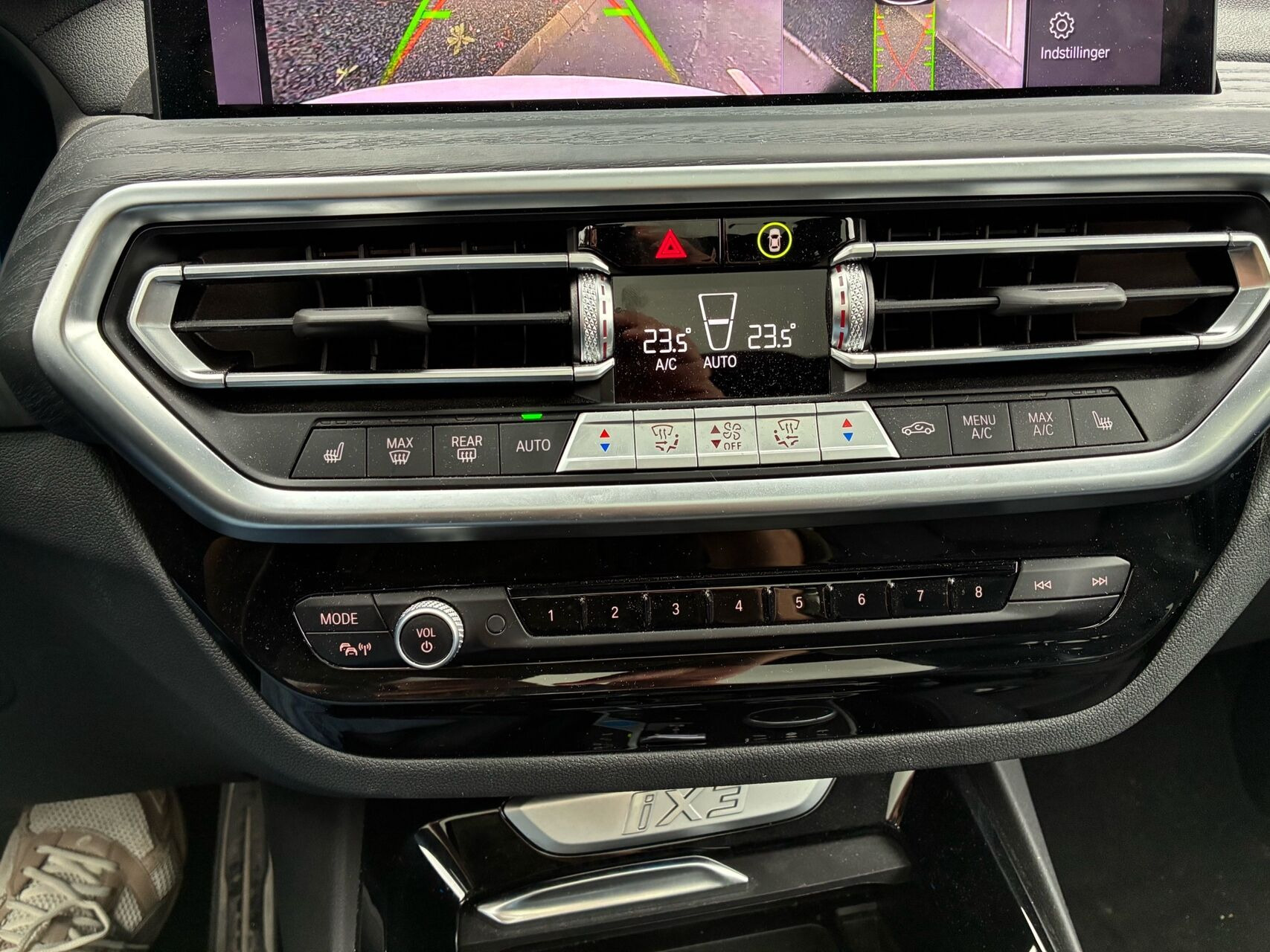 Hvid BMW iX3 fra 2023