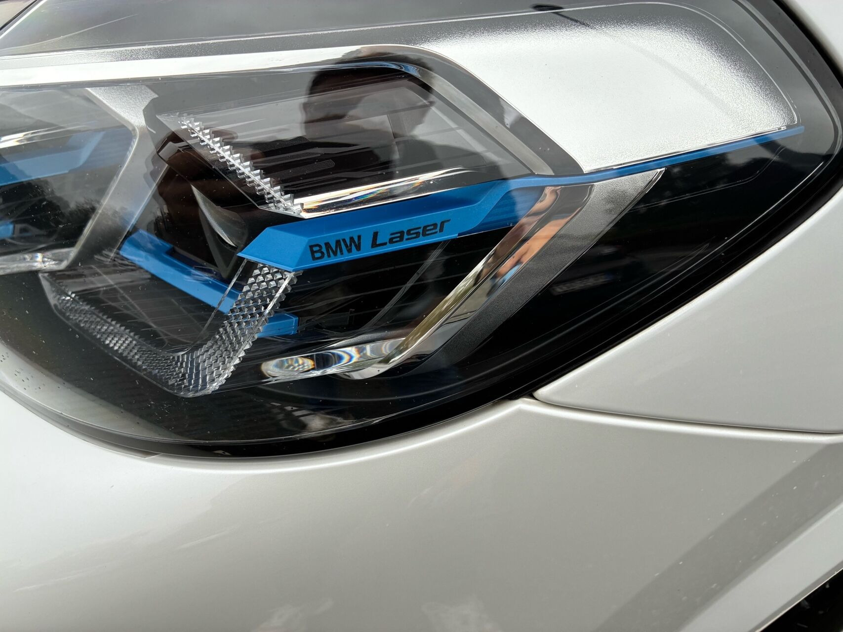 Hvid BMW iX3 fra 2023
