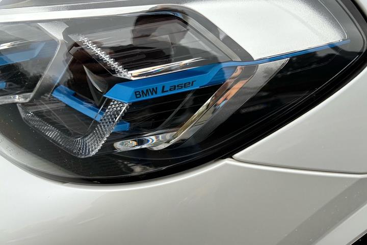 Hvid BMW iX3 fra 2023