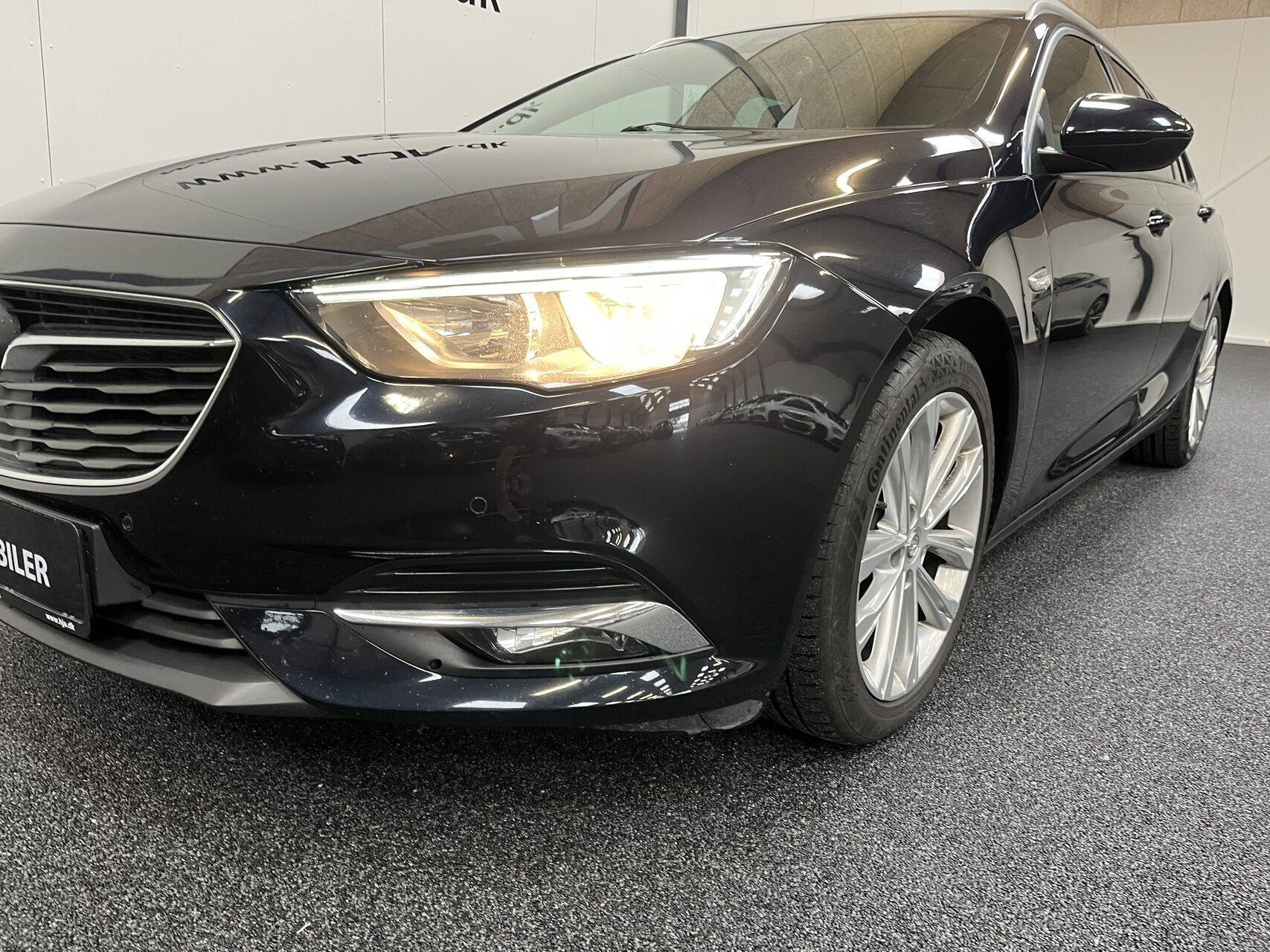 Blå Opel Insignia fra 2018