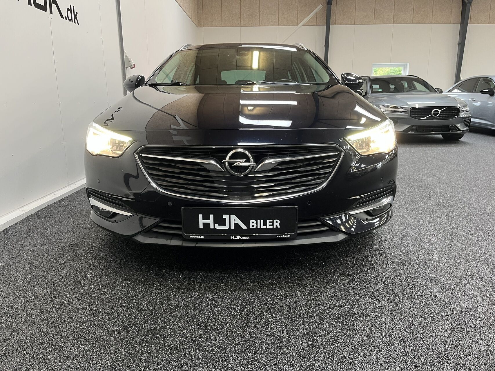 Blå Opel Insignia fra 2018