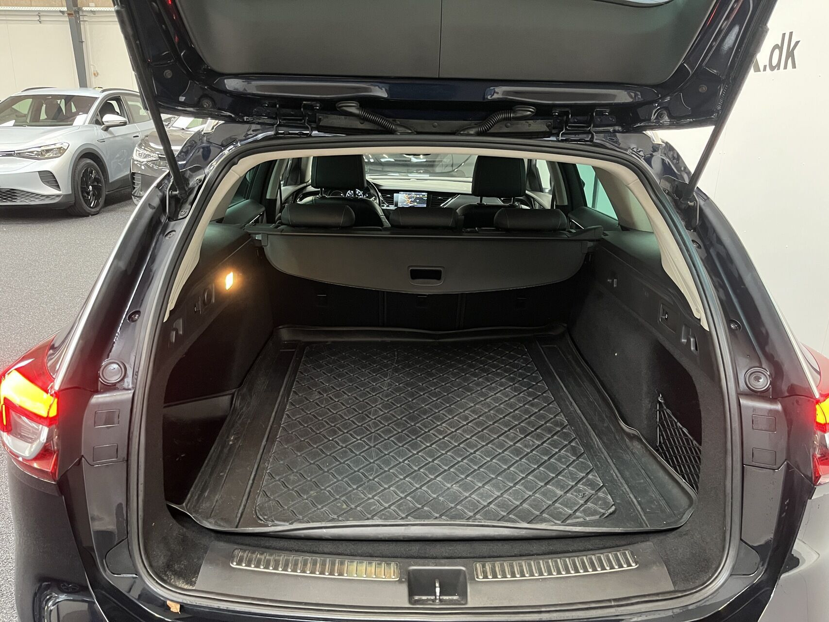 Blå Opel Insignia fra 2018
