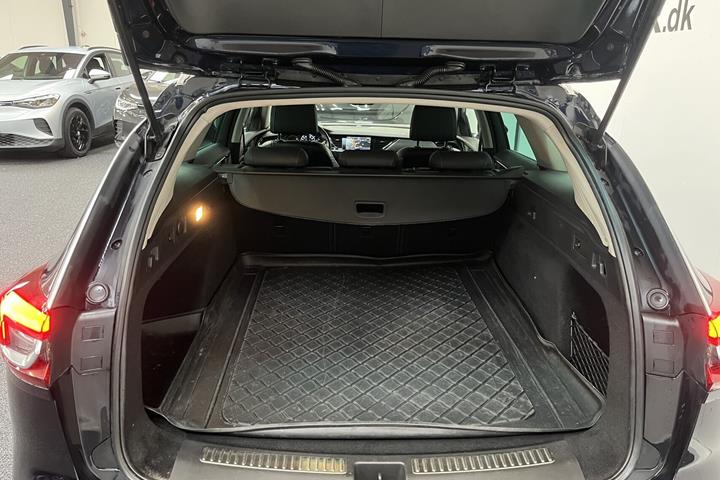 Blå Opel Insignia fra 2018