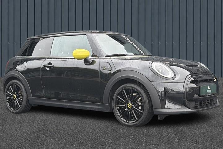 Sort Mini Cooper SE fra 2023