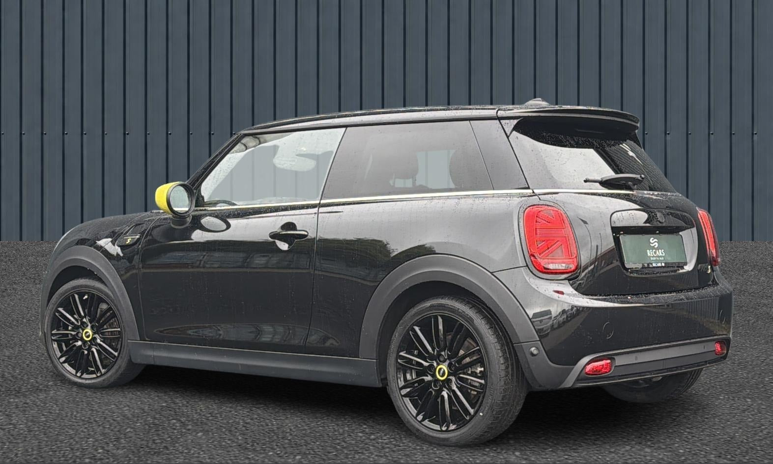 Sort Mini Cooper SE fra 2023
