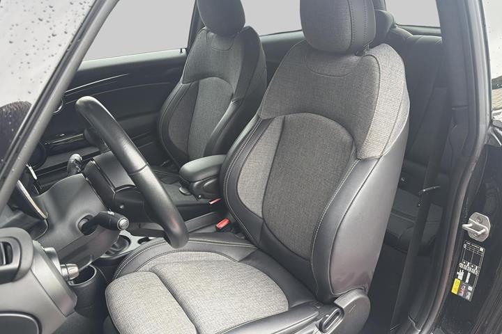 Sort Mini Cooper SE fra 2023