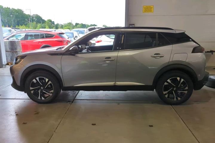 Grå Peugeot e-2008 fra 2023
