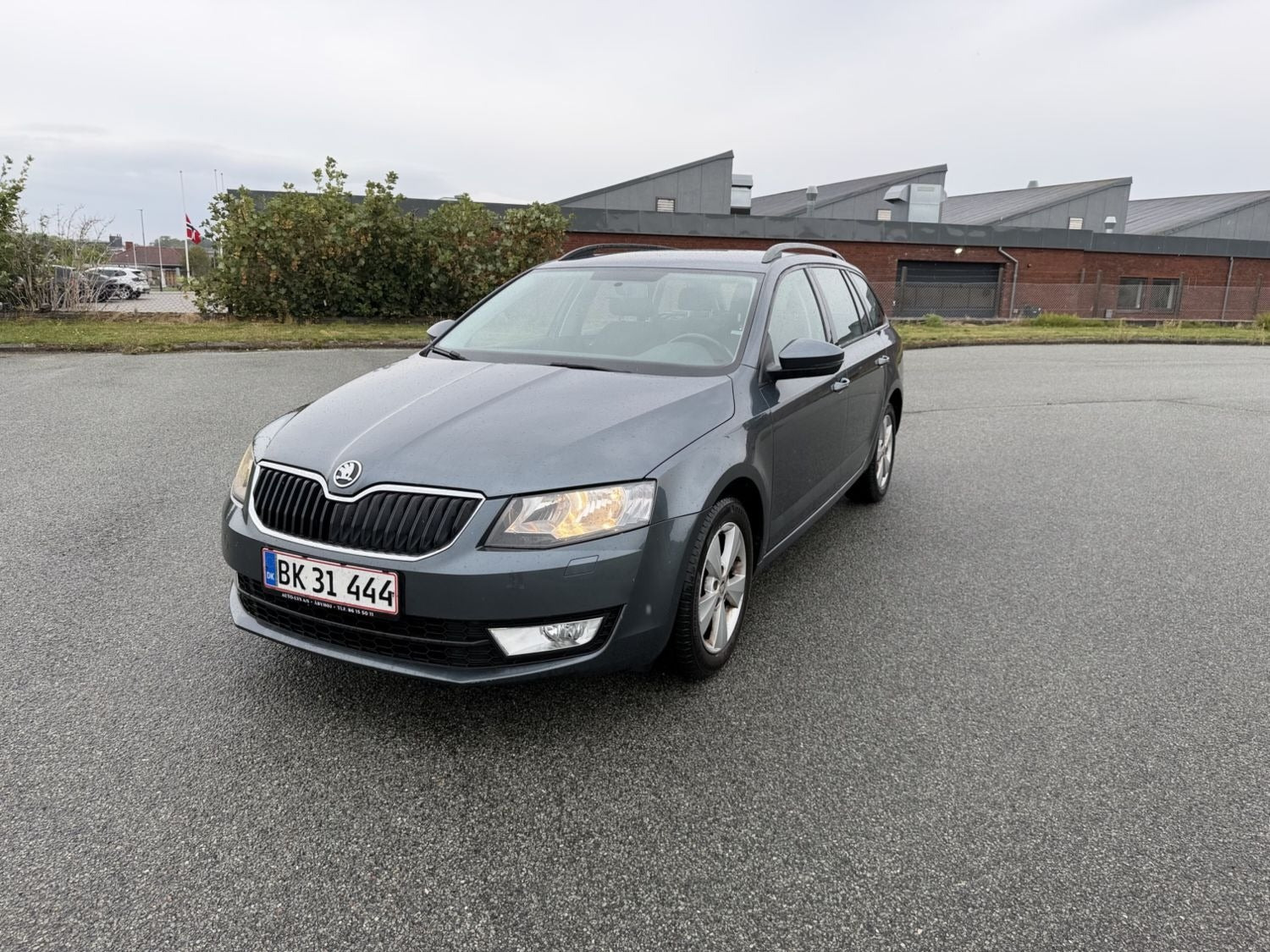 Grå Skoda Octavia fra 2017