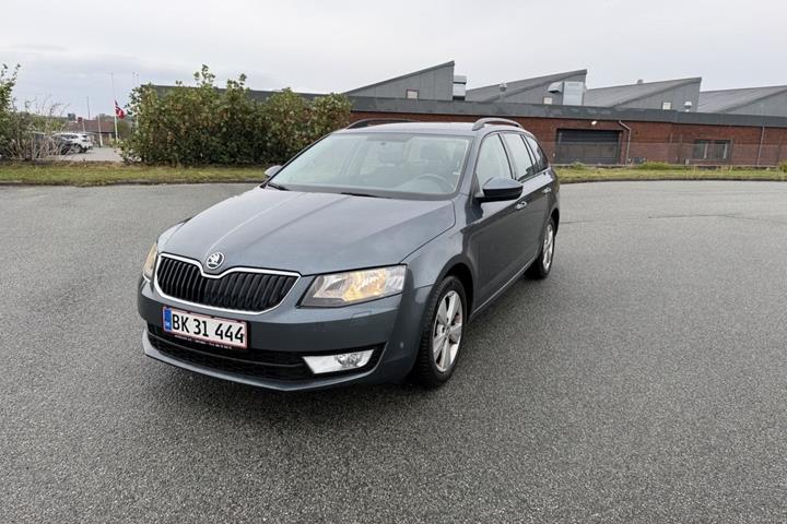 Grå Skoda Octavia fra 2017