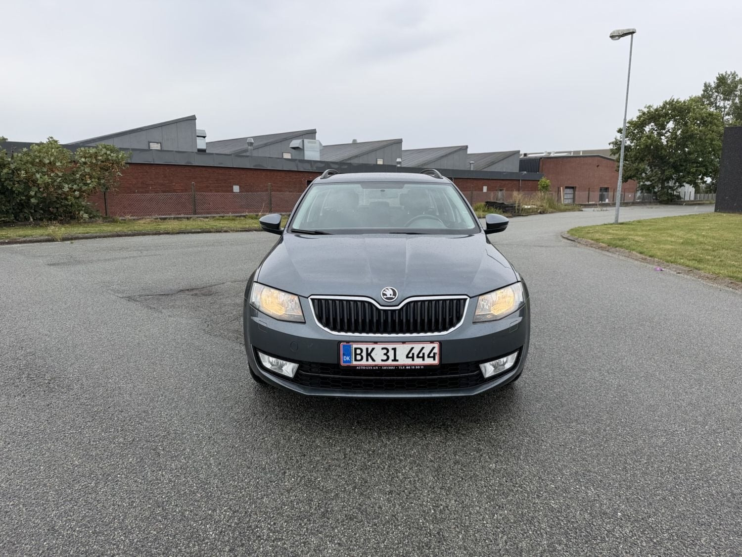 Grå Skoda Octavia fra 2017