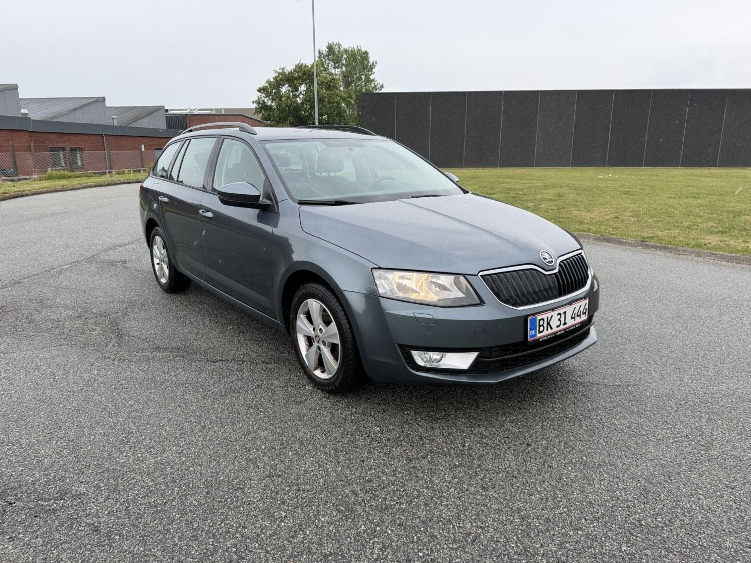 Grå Skoda Octavia fra 2017
