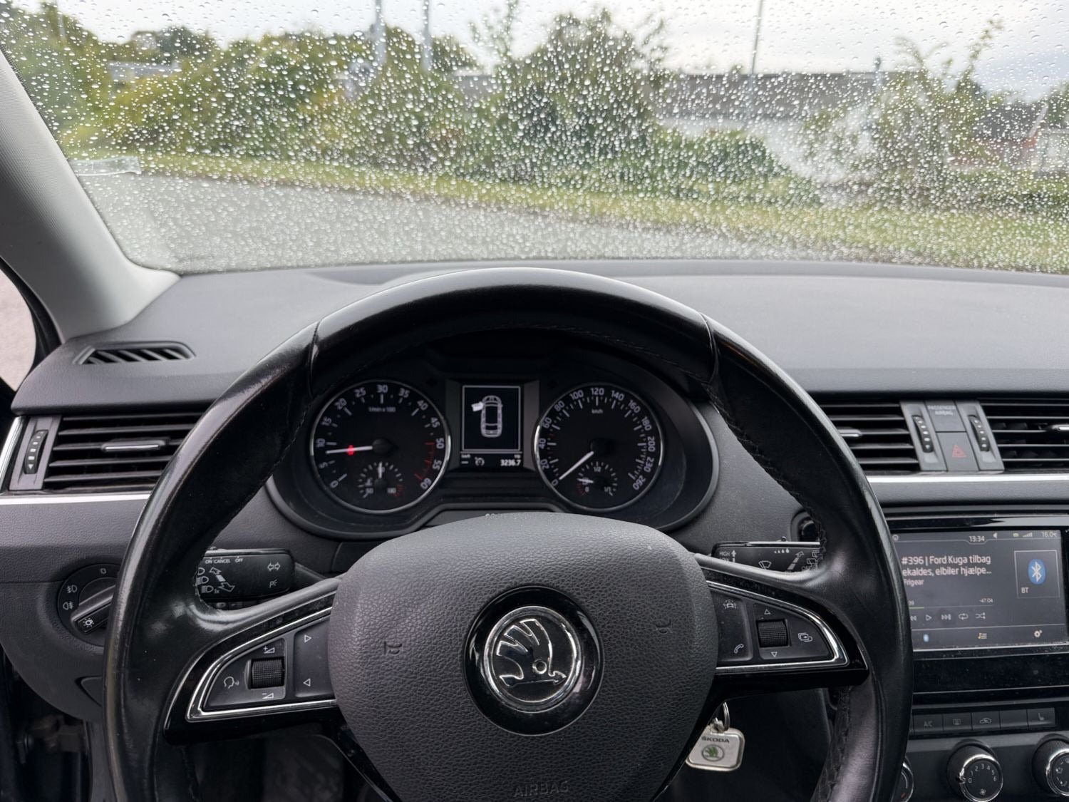 Grå Skoda Octavia fra 2017