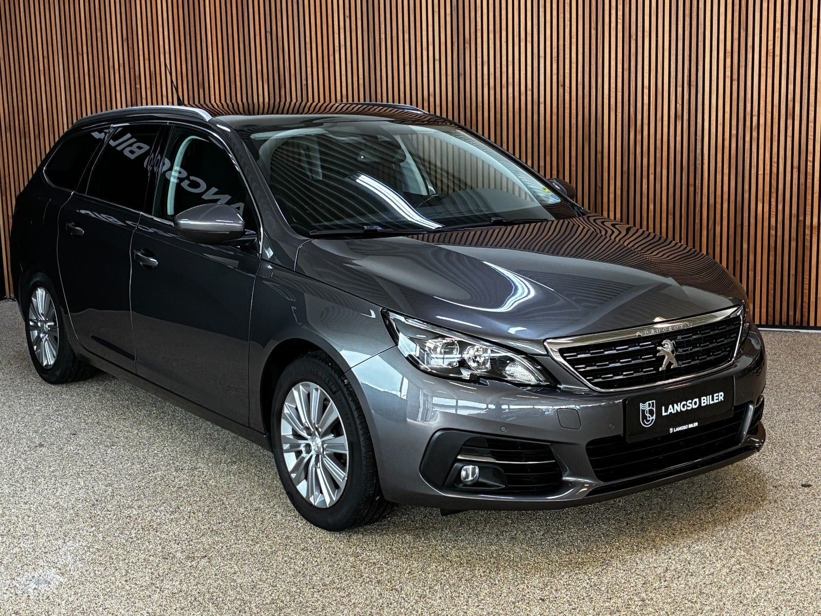 Grå Peugeot 308 fra 2018