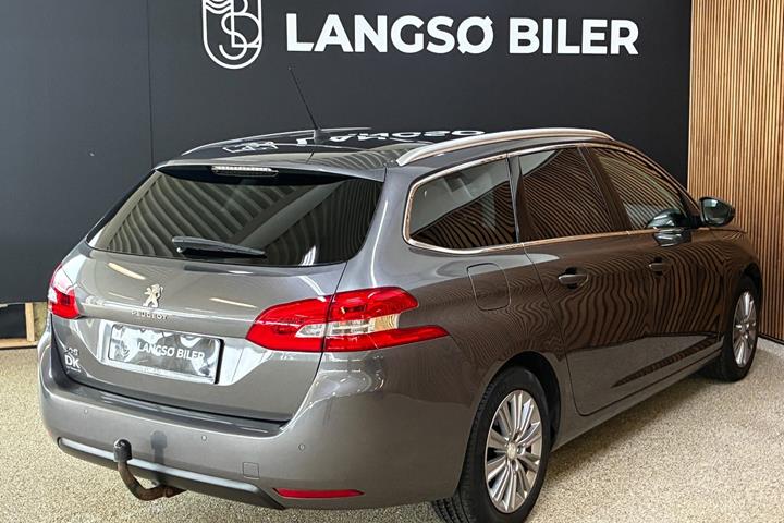 Grå Peugeot 308 fra 2018