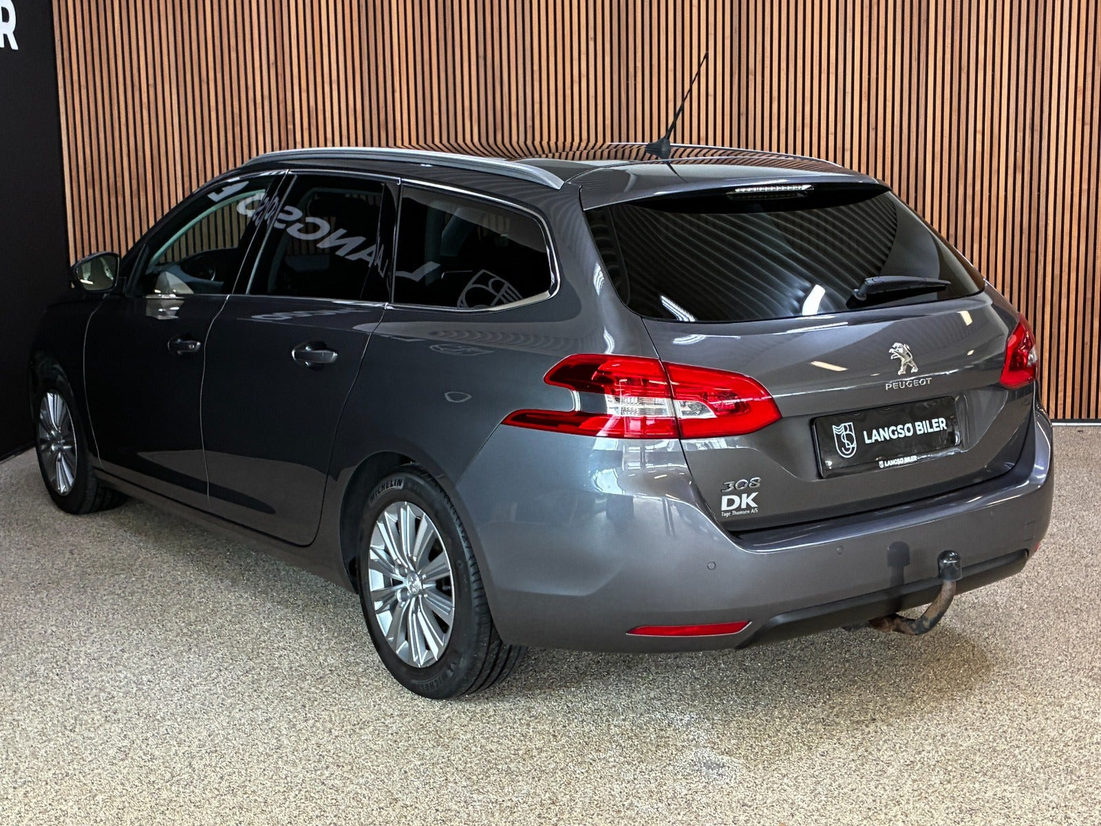 Grå Peugeot 308 fra 2018