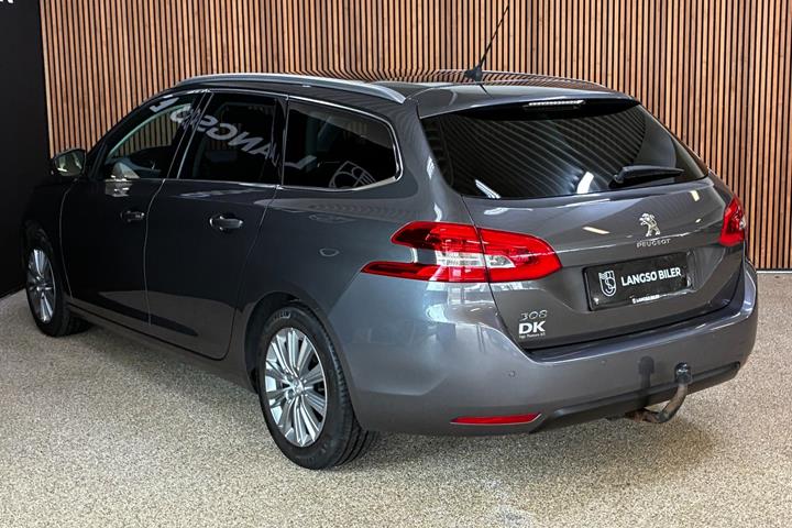 Grå Peugeot 308 fra 2018