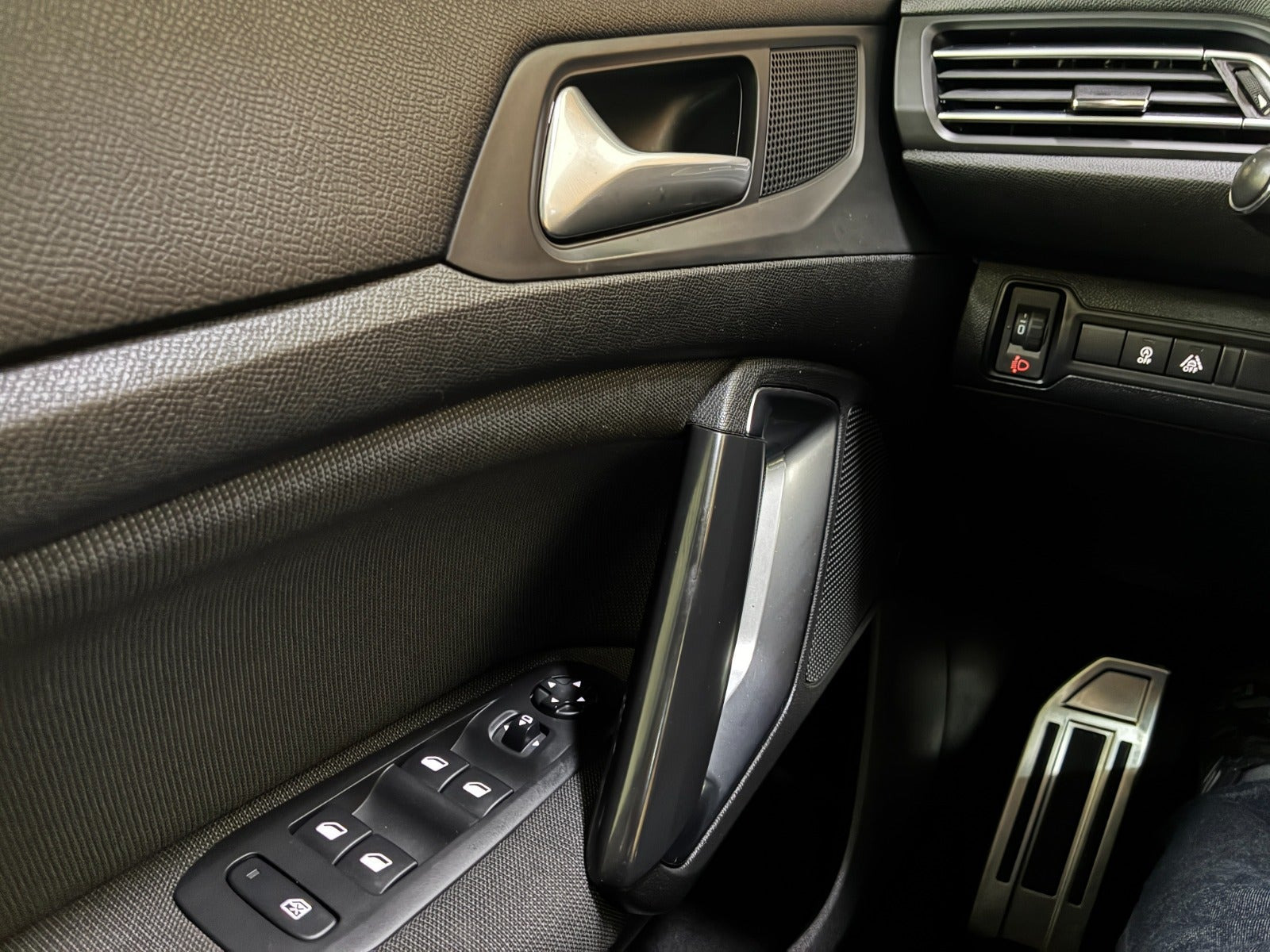 Grå Peugeot 308 fra 2018