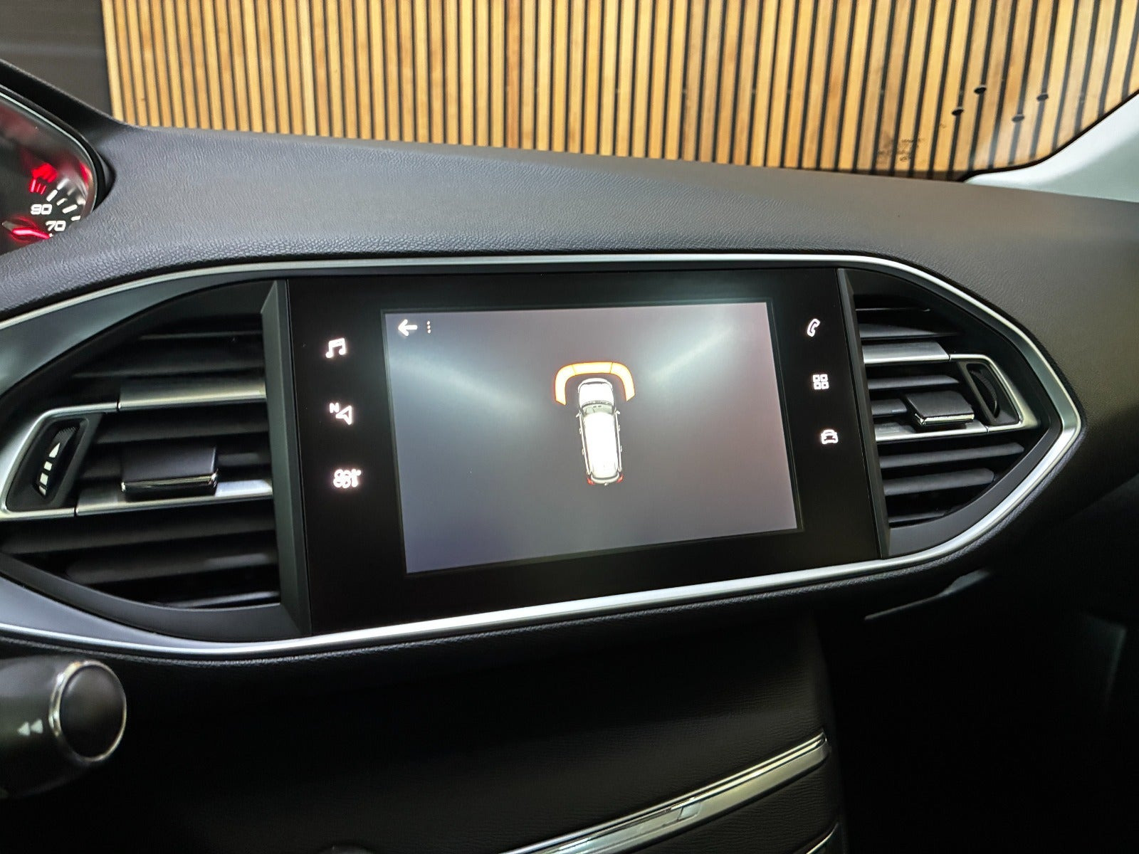 Grå Peugeot 308 fra 2018