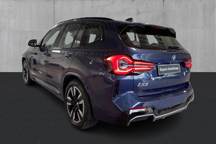 Blå BMW iX3 fra 2024