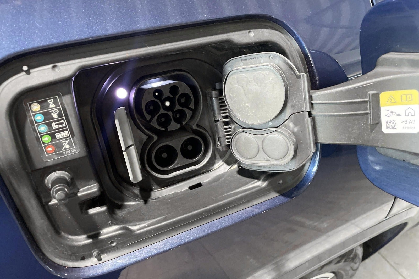 Blå BMW iX3 fra 2024