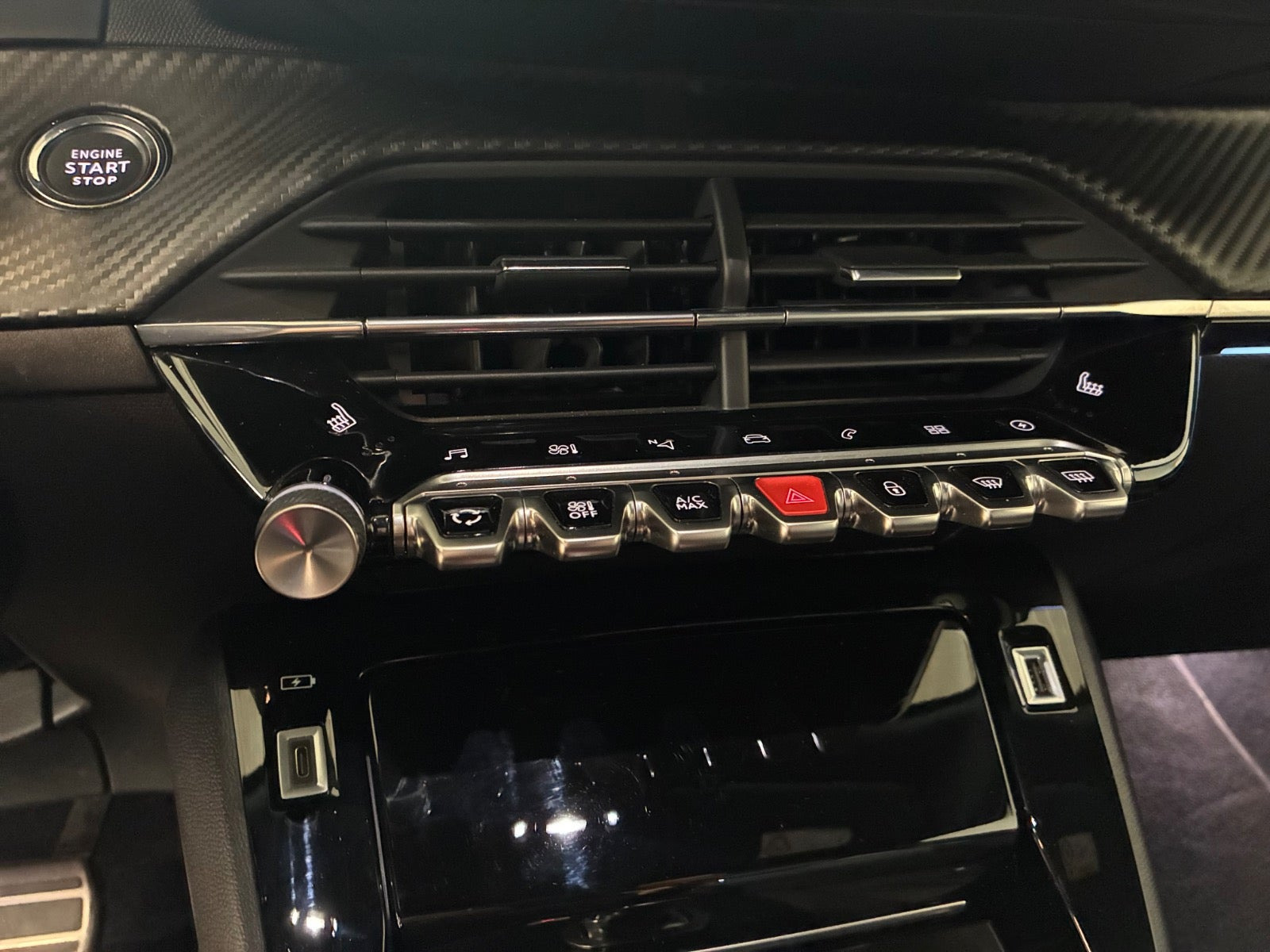 Grå Peugeot e-2008 fra 2021