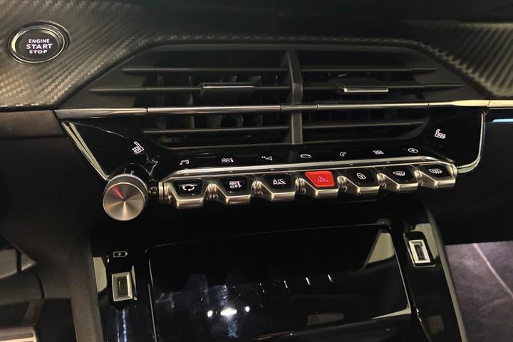 Grå Peugeot e-2008 fra 2021