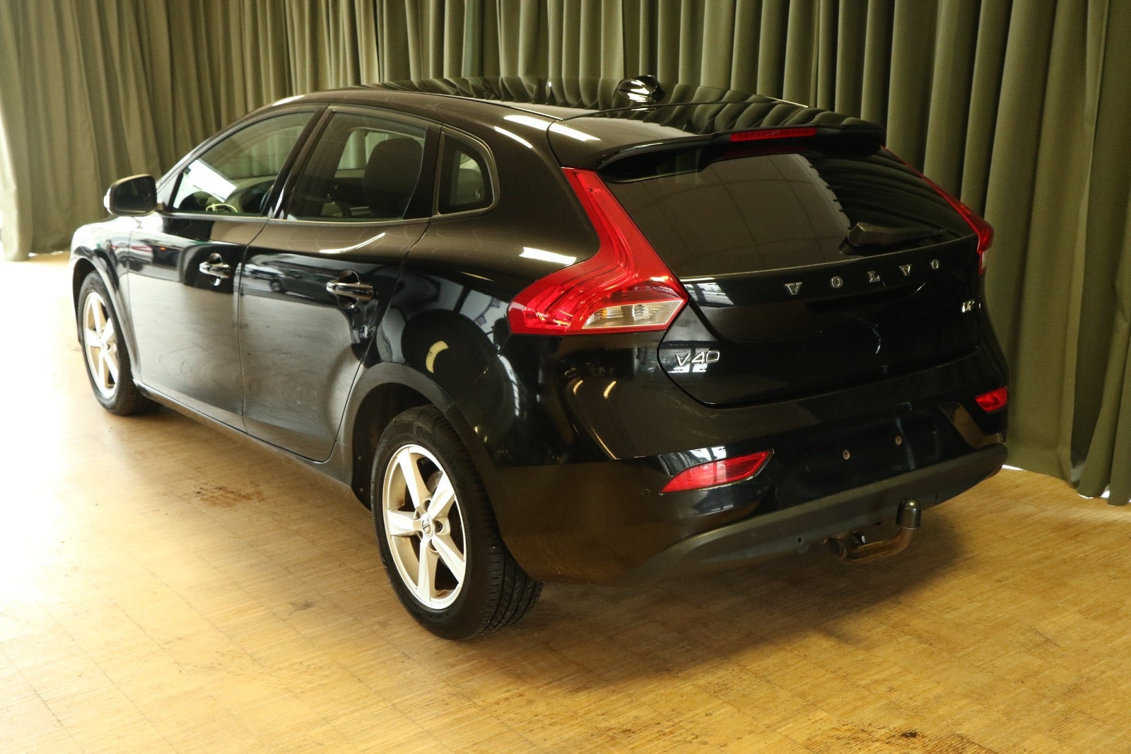 Grøn Volvo V40 fra 2017