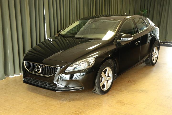 Grøn Volvo V40 fra 2017