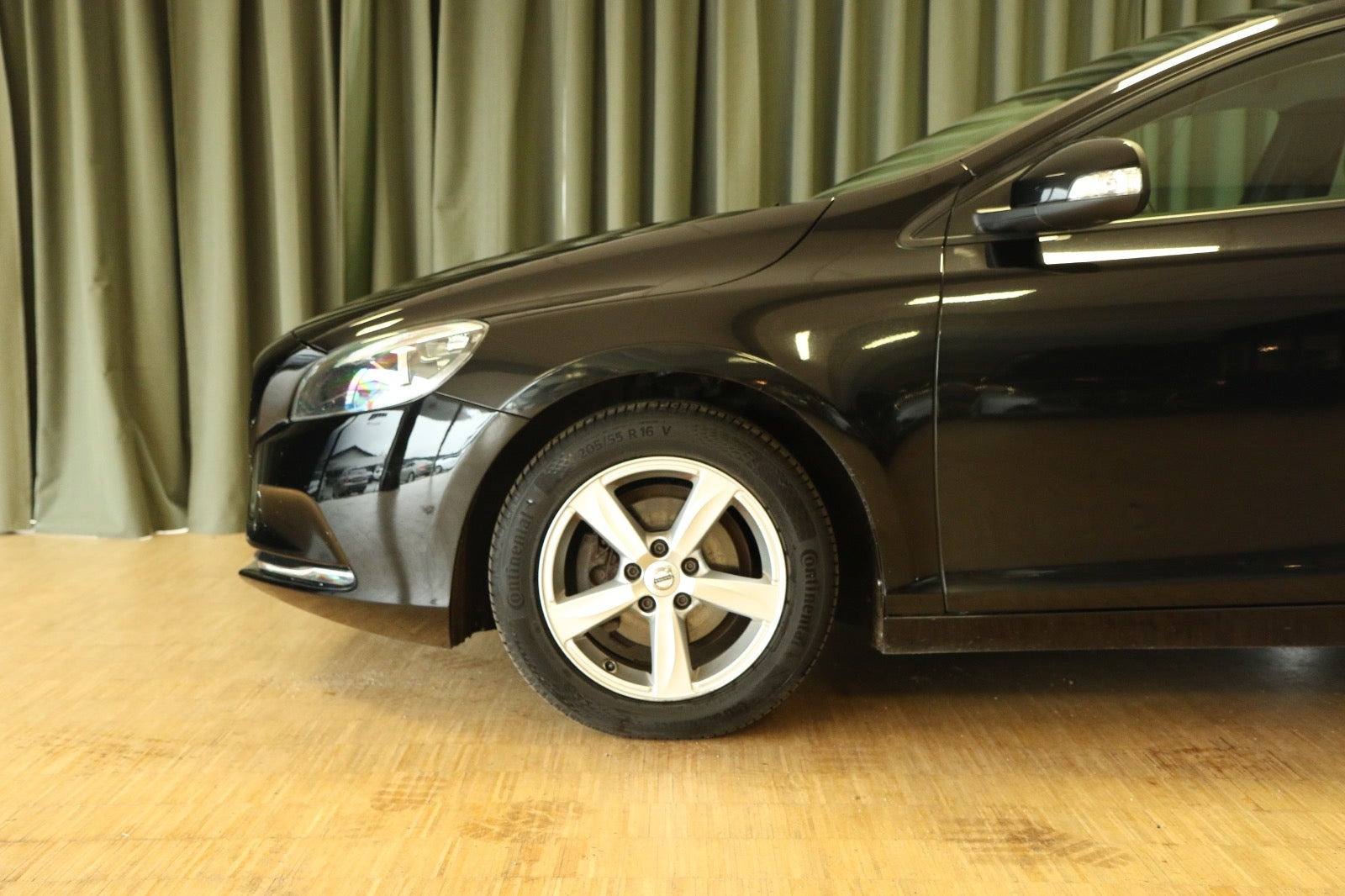 Grøn Volvo V40 fra 2017