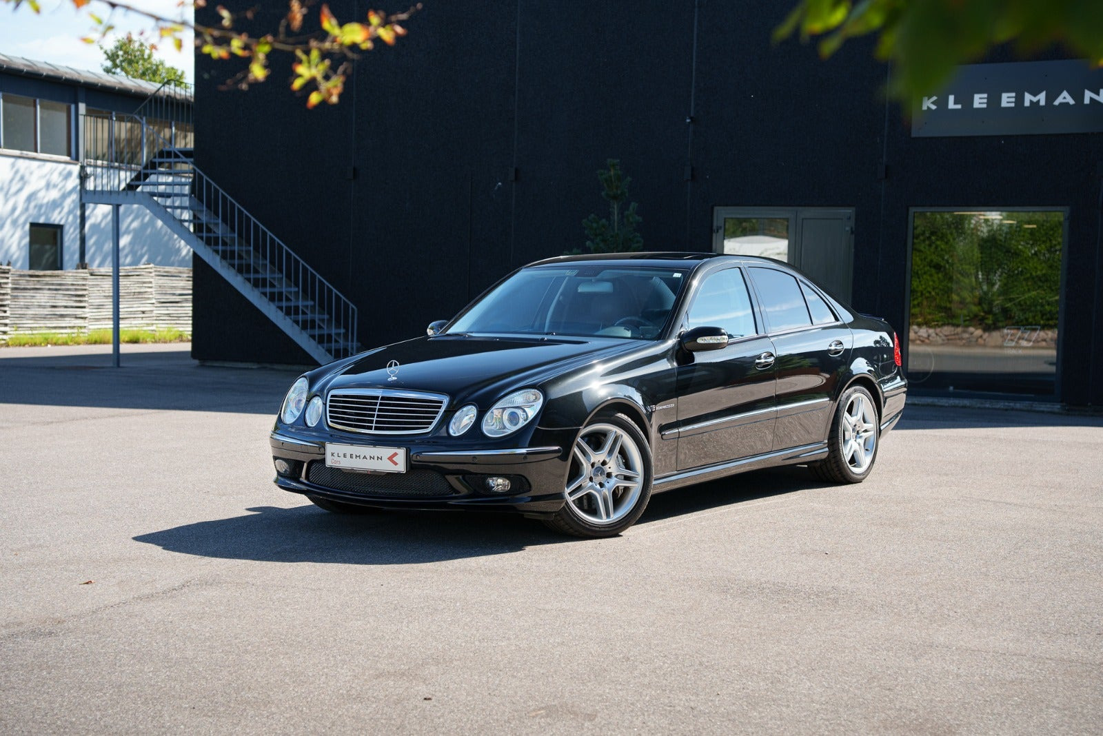 Sort Mercedes E55 fra 2003