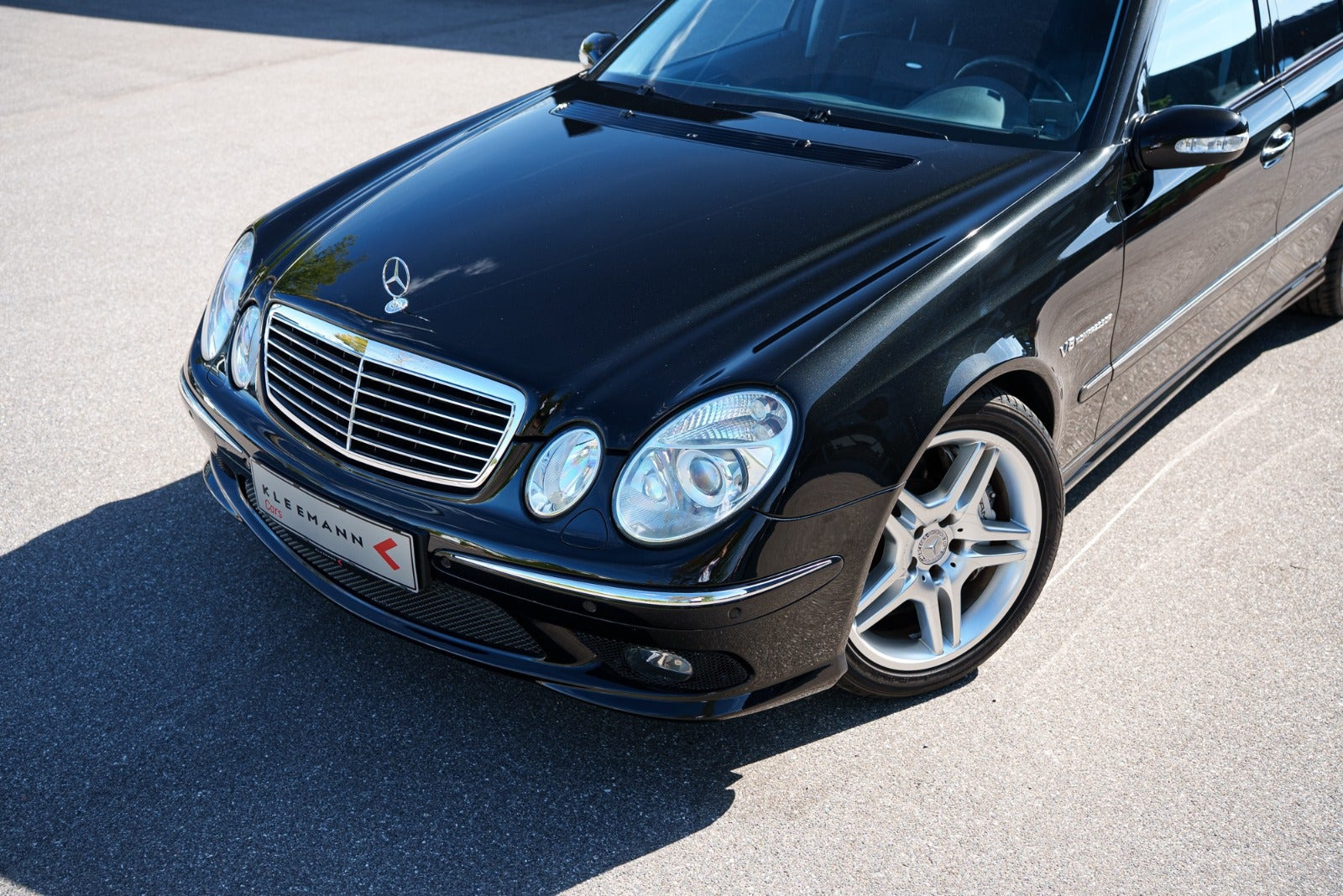 Sort Mercedes E55 fra 2003