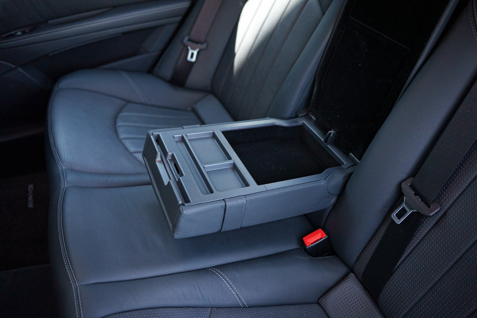 Sort Mercedes E55 fra 2003
