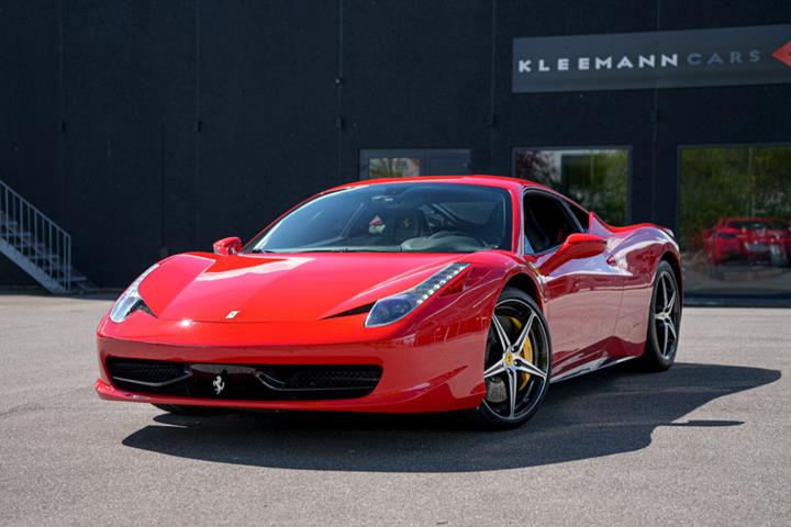 Rød Ferrari 458 fra 2011