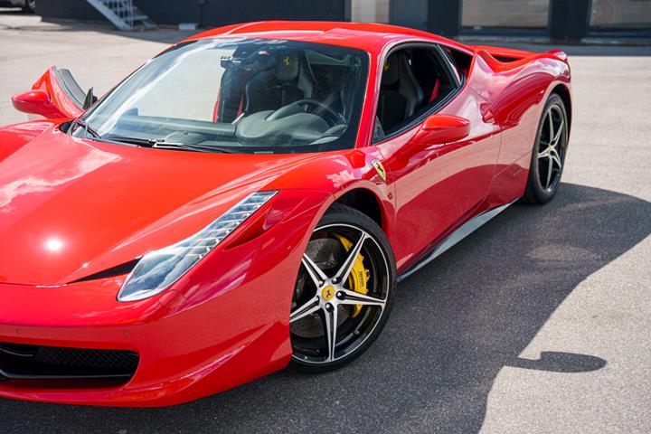 Rød Ferrari 458 fra 2011
