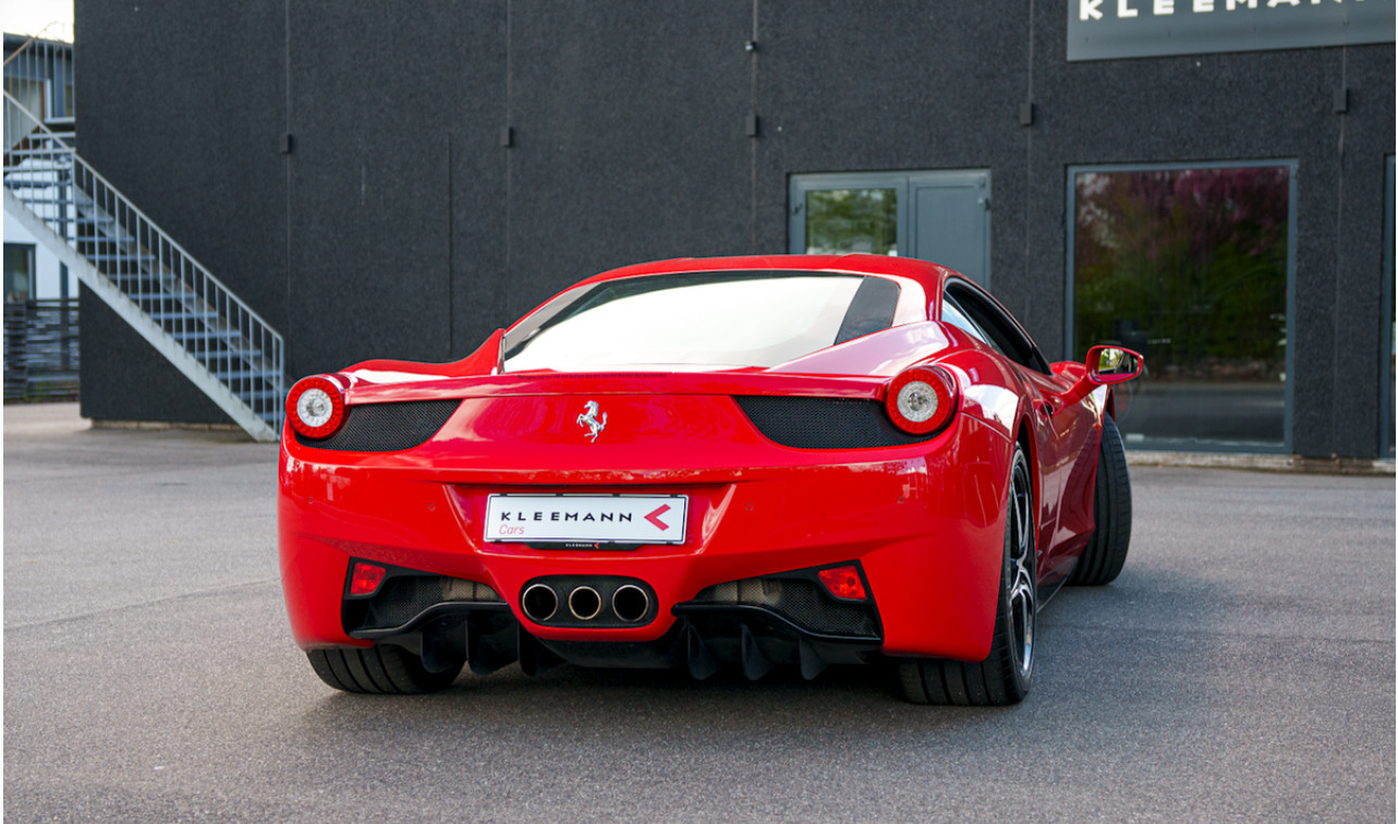 Rød Ferrari 458 fra 2011