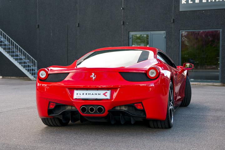 Rød Ferrari 458 fra 2011