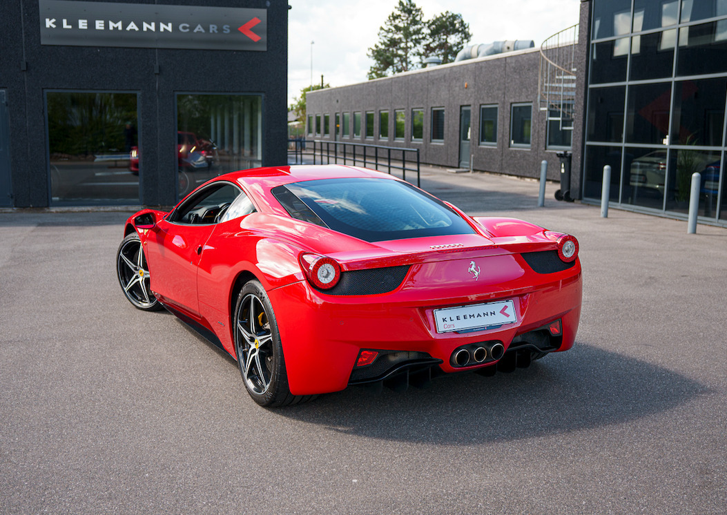Rød Ferrari 458 fra 2011
