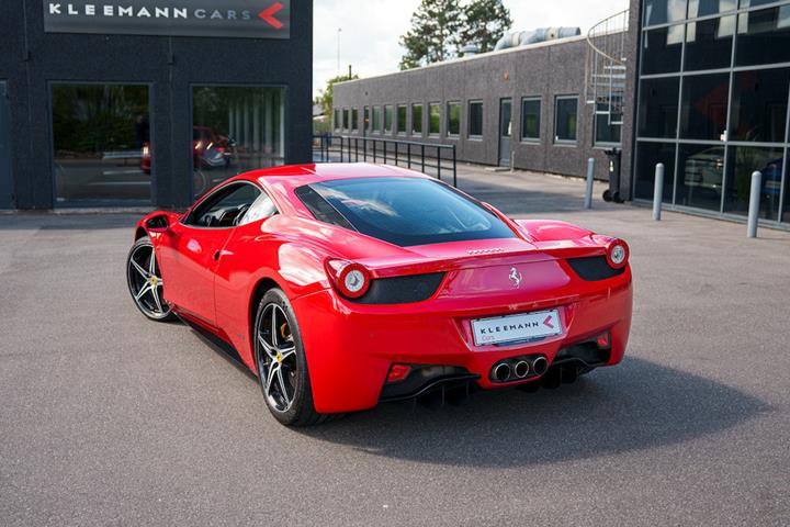 Rød Ferrari 458 fra 2011